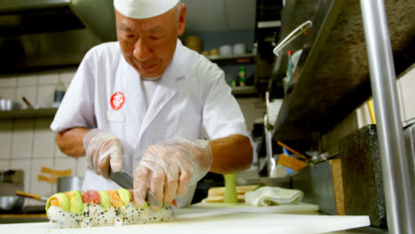 Male-chef-preparing-sushi-in-kitchen-4k