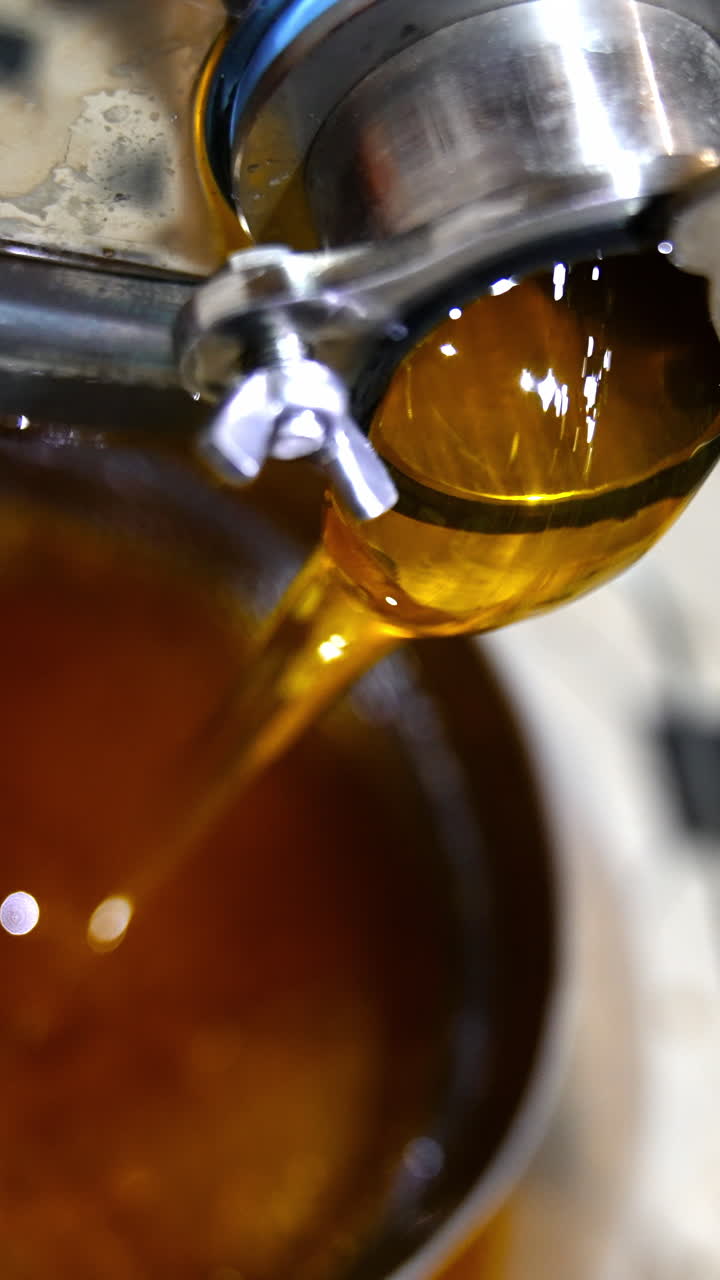 Processo di estrazione del miele