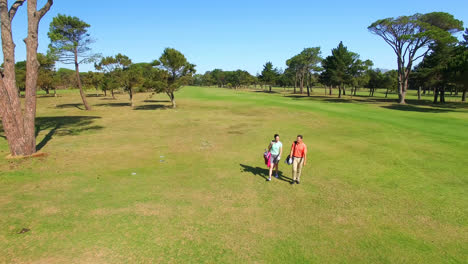 -Pareja-De-Golfistas