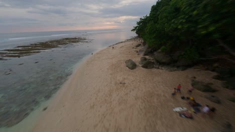 vista aérea de la playa de green bowl en bali
