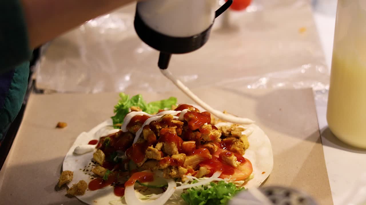 preparando un delicioso shawarma