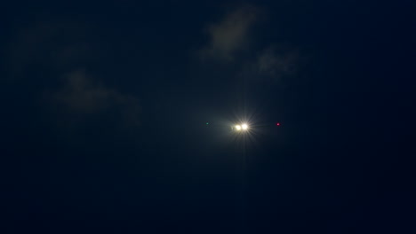 avión por la noche