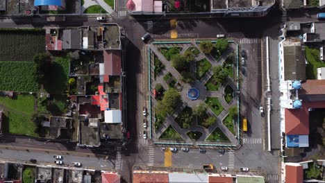 Vogelperspektive-Landschaftspark-Garten-Aloasí-Zentrum-Pichincha-Ecuador