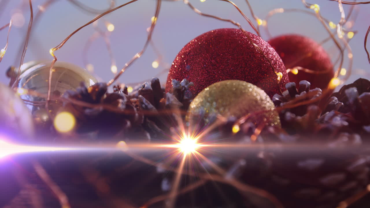 animación de luces brillantes que se mueven sobre los adornos y decoraciones de navidad