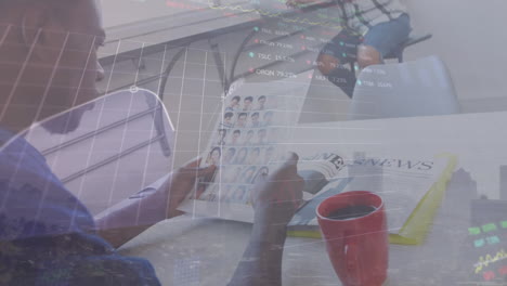 animación de procesamiento de datos contra un hombre afroamericano sosteniendo una hoja de fotografías en la oficina
