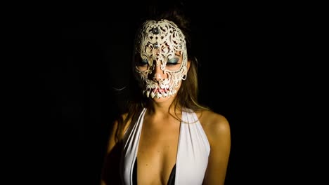 Woman-Skull-03