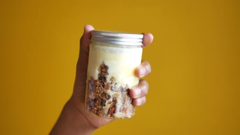 perfecto de yogur de granola casero en un frasco