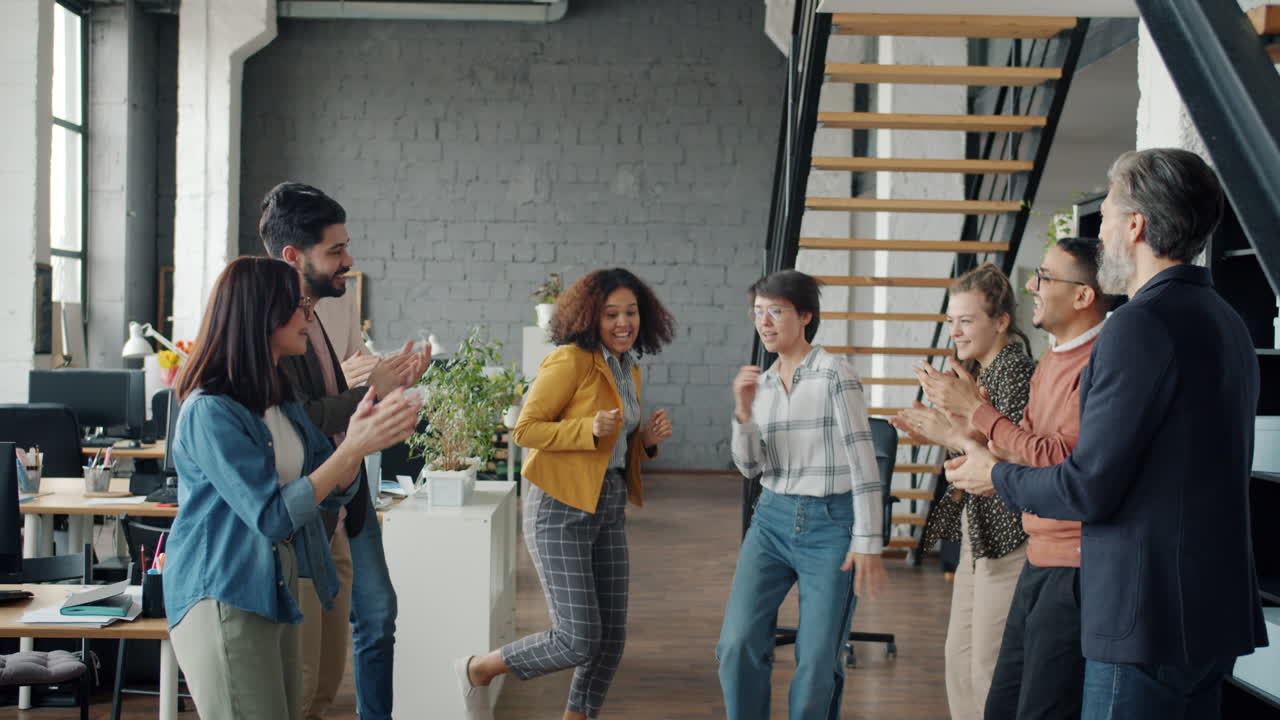 행복한 사무실 팀 축하