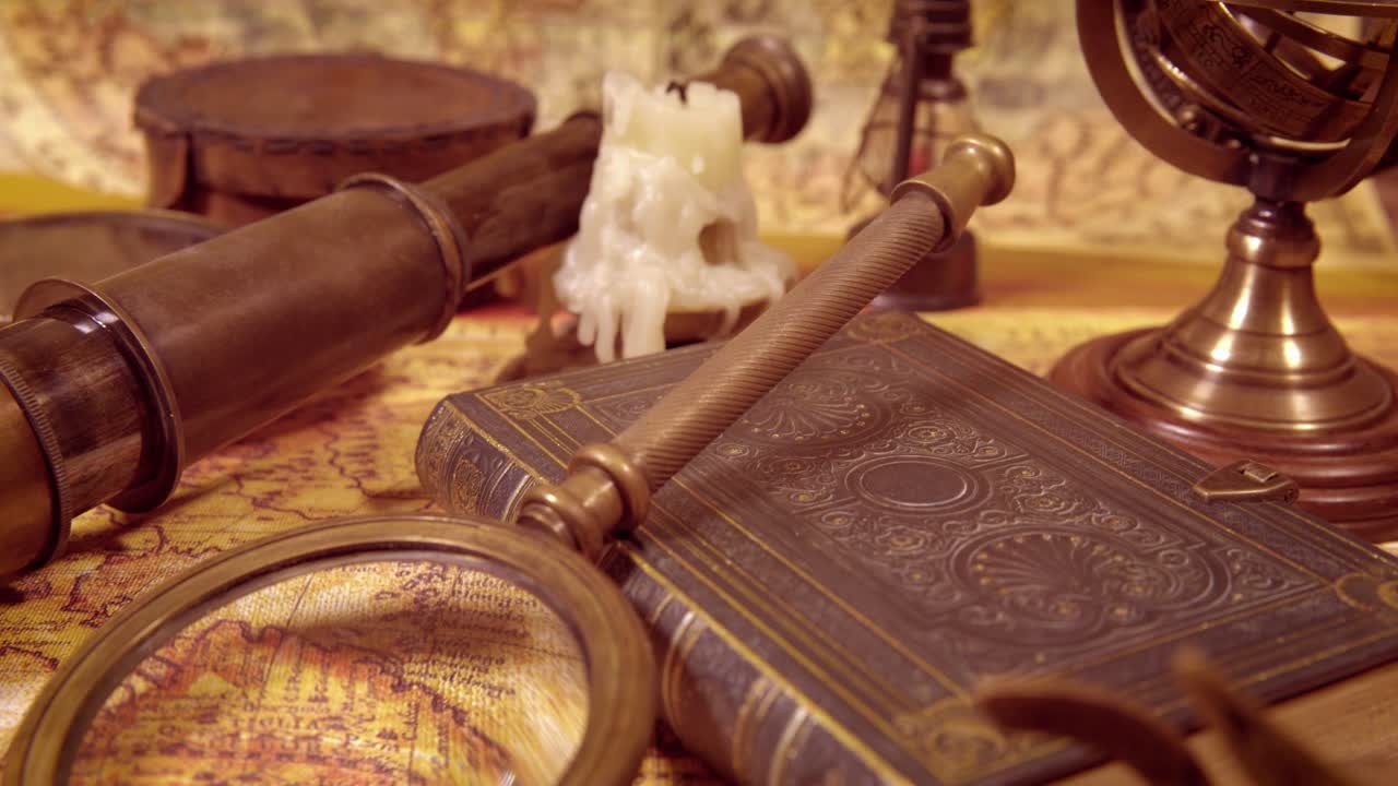 1565년의 오래된 지도에 그려진 빈티지 고정물입니다.