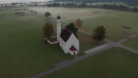 Iglesia-De-Neuschwanstein-Mañana-Brumosa-En-Otoño-|-4k-|-Dji-Mavic-2-Pro-D-log---Perfecto-Para-Gradación-De-Color