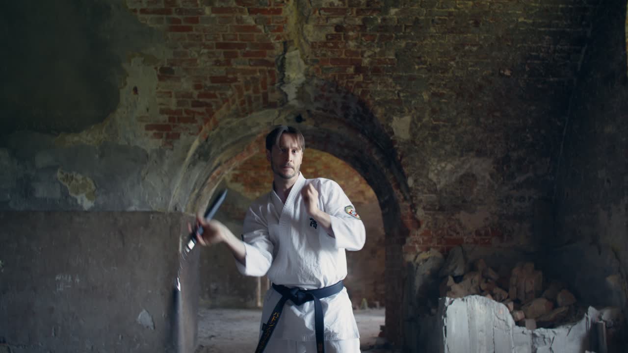 Pratica di arti marziali di karate