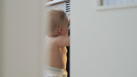 little child is curious about the cooker