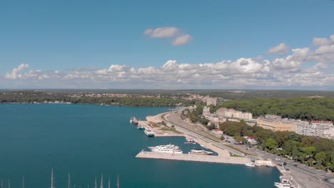 Croacia-Imágenes-Aéreas-De-La-Hermosa-Costa---Paisaje-De-La-Ciudad