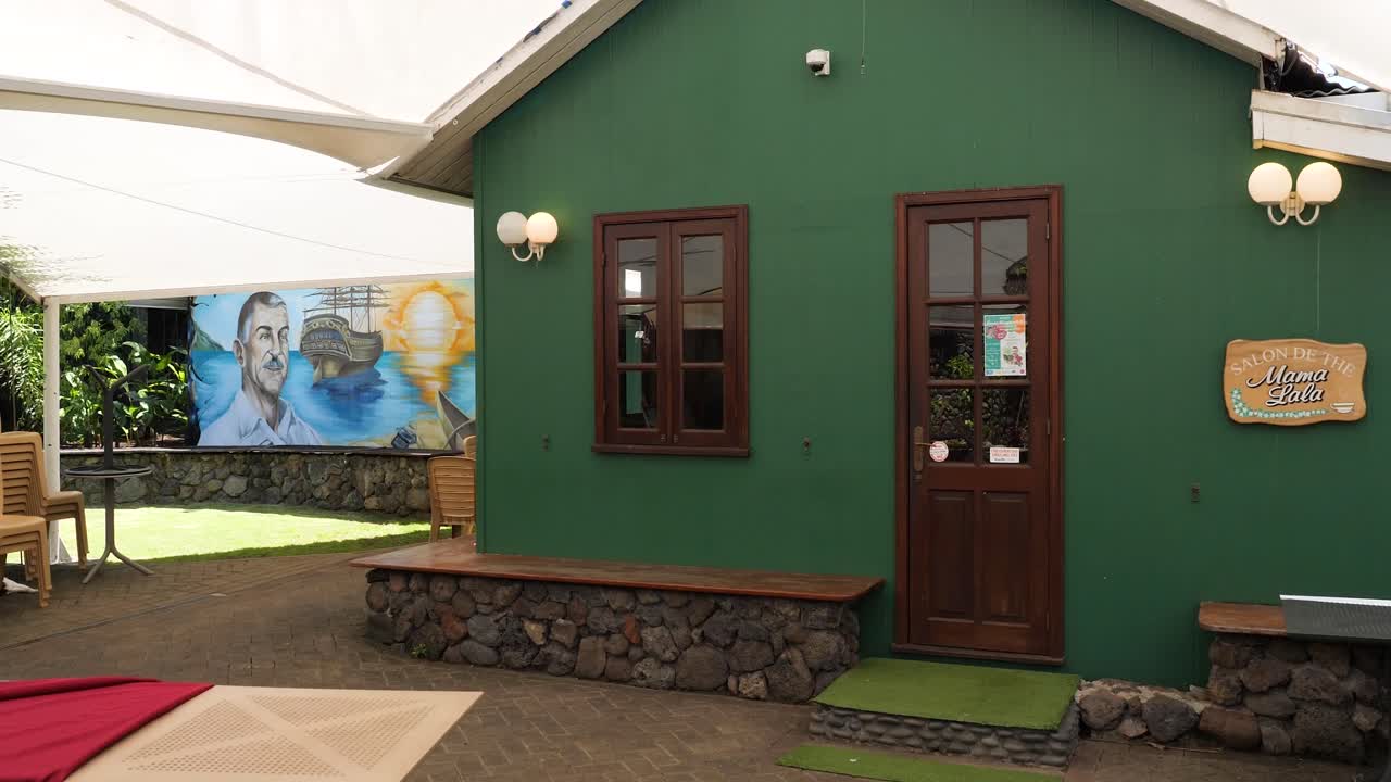 Peaceful Tea Salon in Reunion Island: Mama Katia