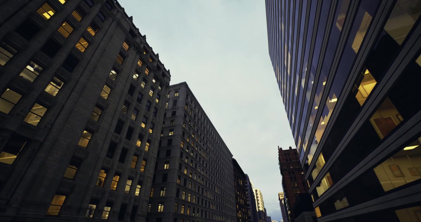 Ciudad al atardecer con arquitectura elegante y un murmullo tranquilo de actividad