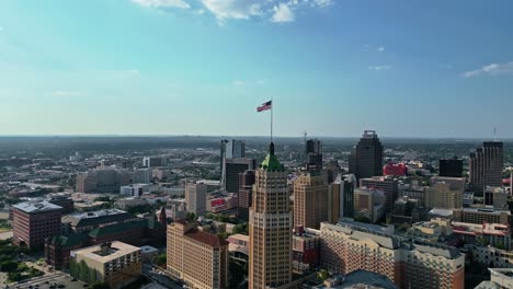 Orbit-aerial-view-of-Tower-Life-building-in-San-Antonio,-Texas,-USA