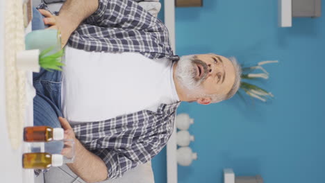 Vertical-video-of-Sick-old-man-with-rapid-breathing.-The-old-man-cannot-control-his-breathing.