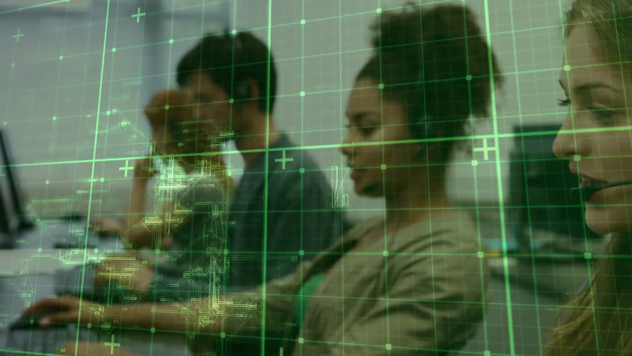 animación de procesamiento de datos y formas sobre diversos colegas utilizando auriculares de teléfono