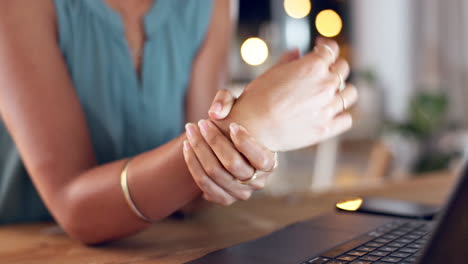 Business-woman-doing-a-wrist-exercise