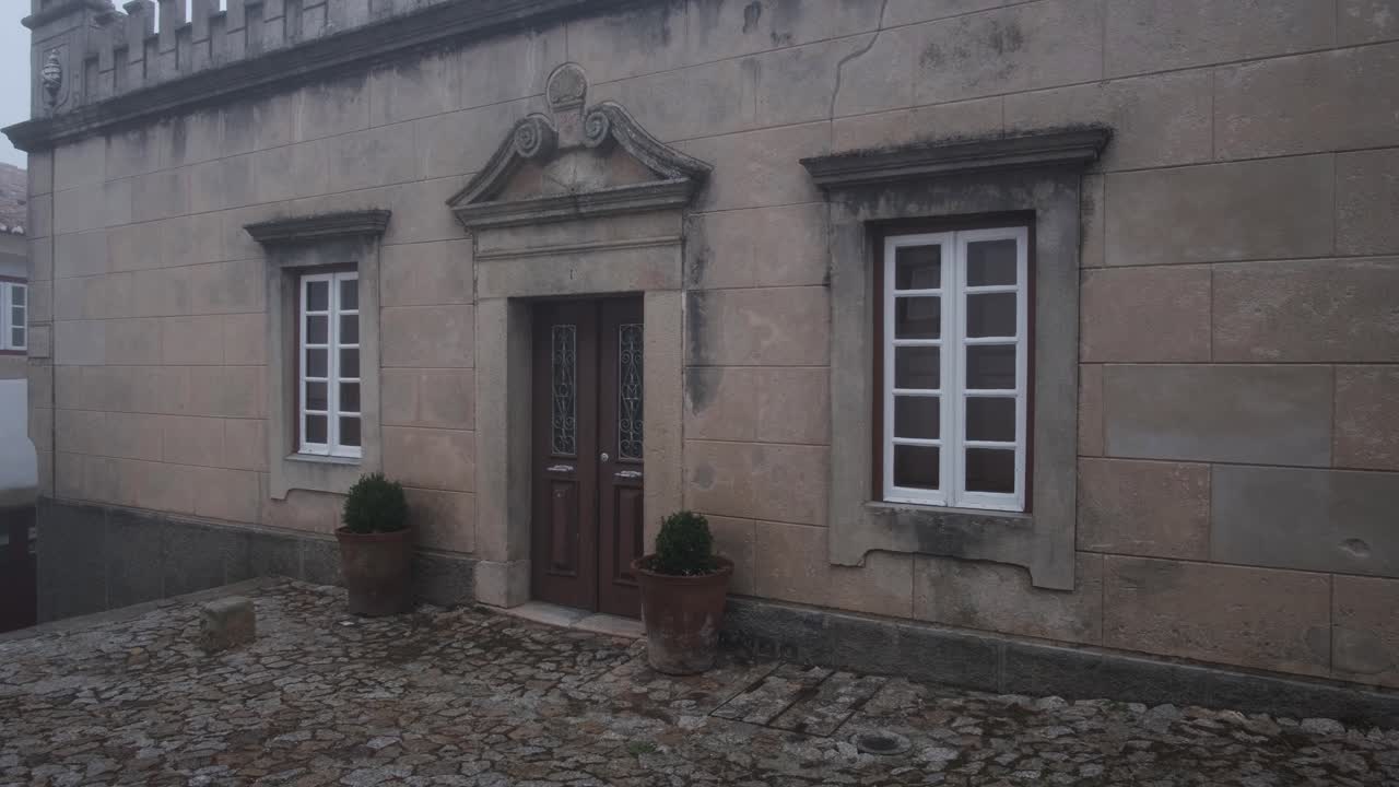 marvão 도시와 성의 돌담과 안개