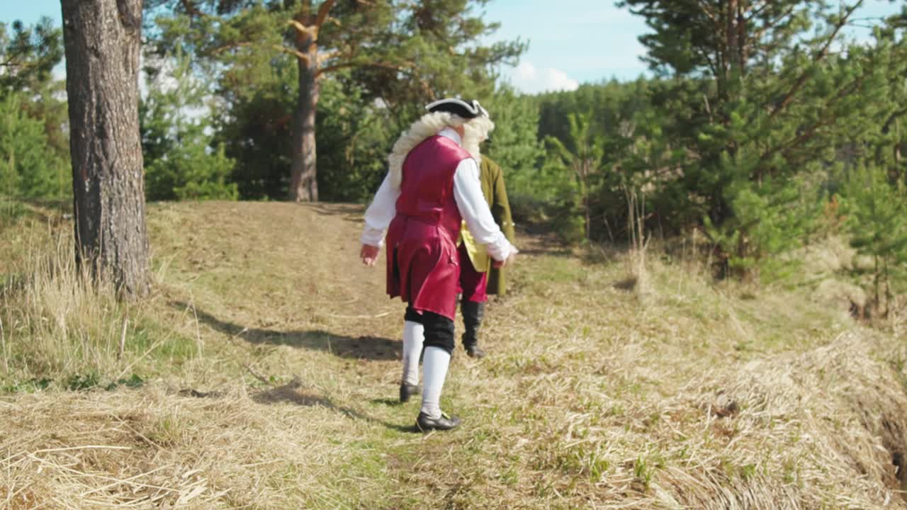 숲에서 역사적인 재현