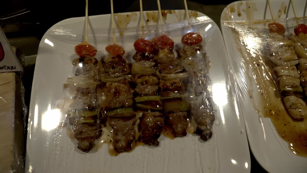 방콕 야시장에서 킵세이트 구경하기