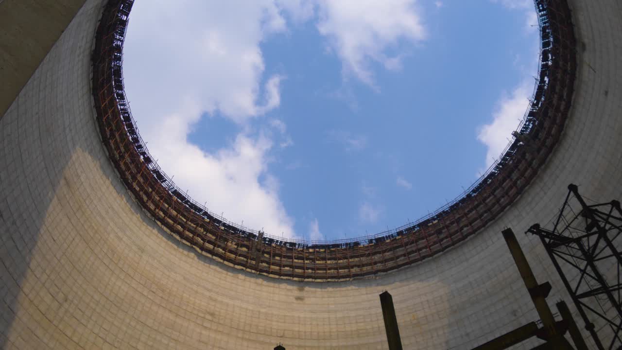 torre de refrigeración de la central nuclear de chernobyl