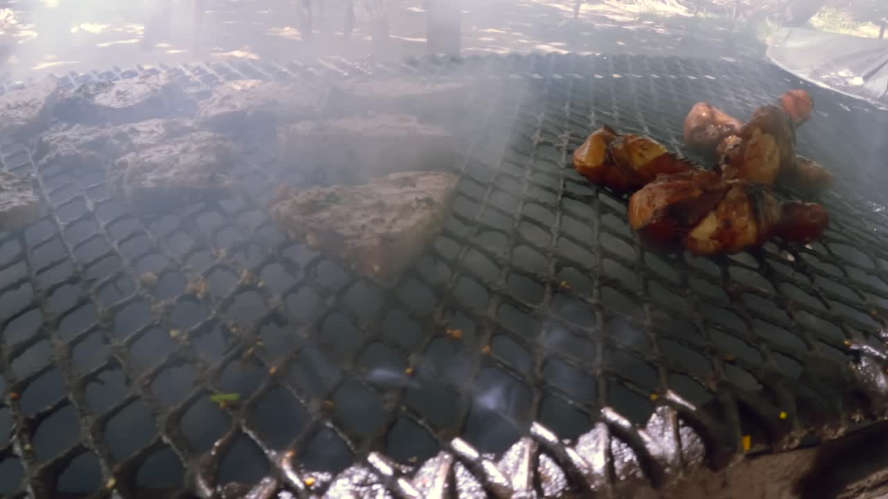 세이셸, 세인트 앤 해양 공원 바베큐 그릴에 생선과 치킨