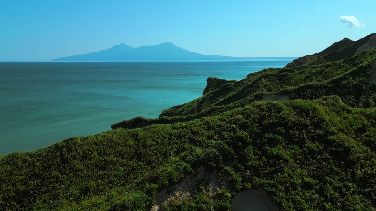 화산 을 볼 수 있는 해안 풍경