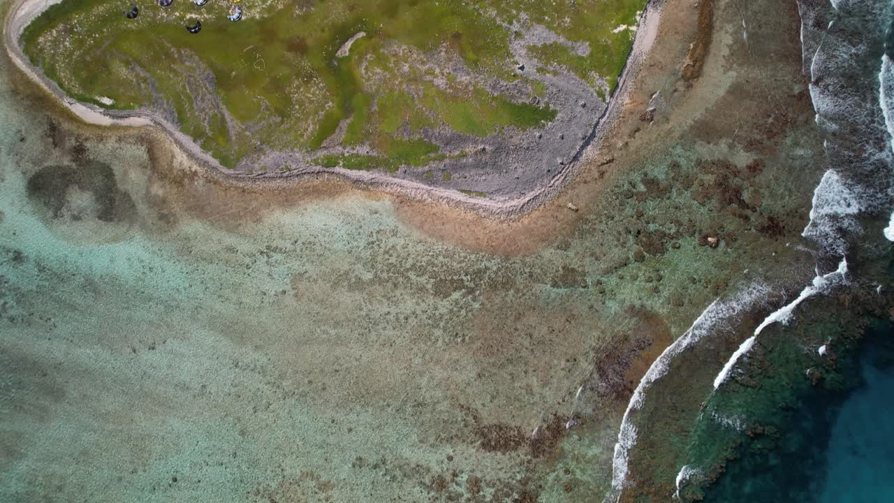 로스 로케스 주 케이오 데 아구아 (cayo de agua) 의 활기찬 산호 바의 공중 트 업 뷰