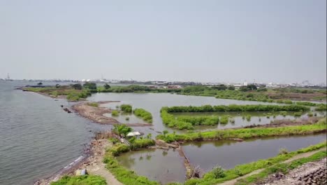 Vorwärtsschuss-Baruna-Am-Strand-In-Nord-Semarang,-Zentral-Java,-Indonesien