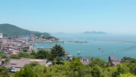 vista de la ciudad portuaria de tomonoura