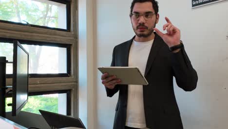 academic presenter: digital pedagogy with tablet