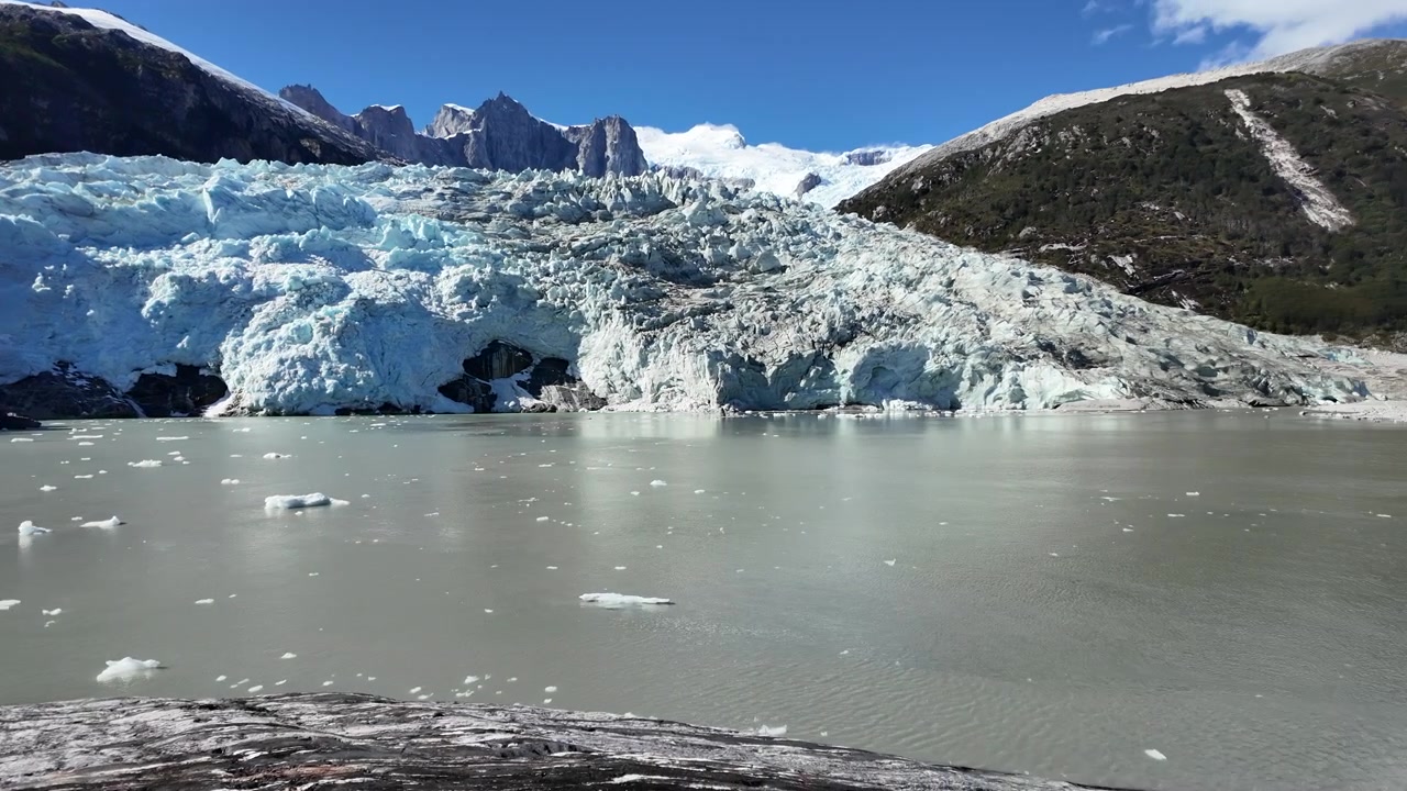 Ghiacciaio Pia e paesaggio del fiordo in Terra del Fuoco, Patagonia.