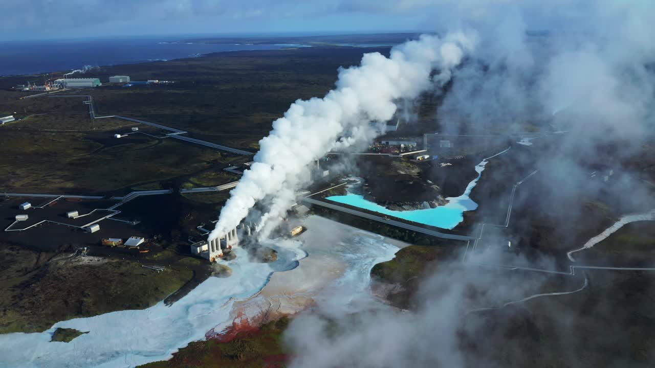 아이슬란드 레이캬네스 반도에 위치한 지열 발전소 - 항공 촬영