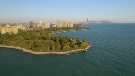 establishing shot of promontory point with chicago cityscape in background