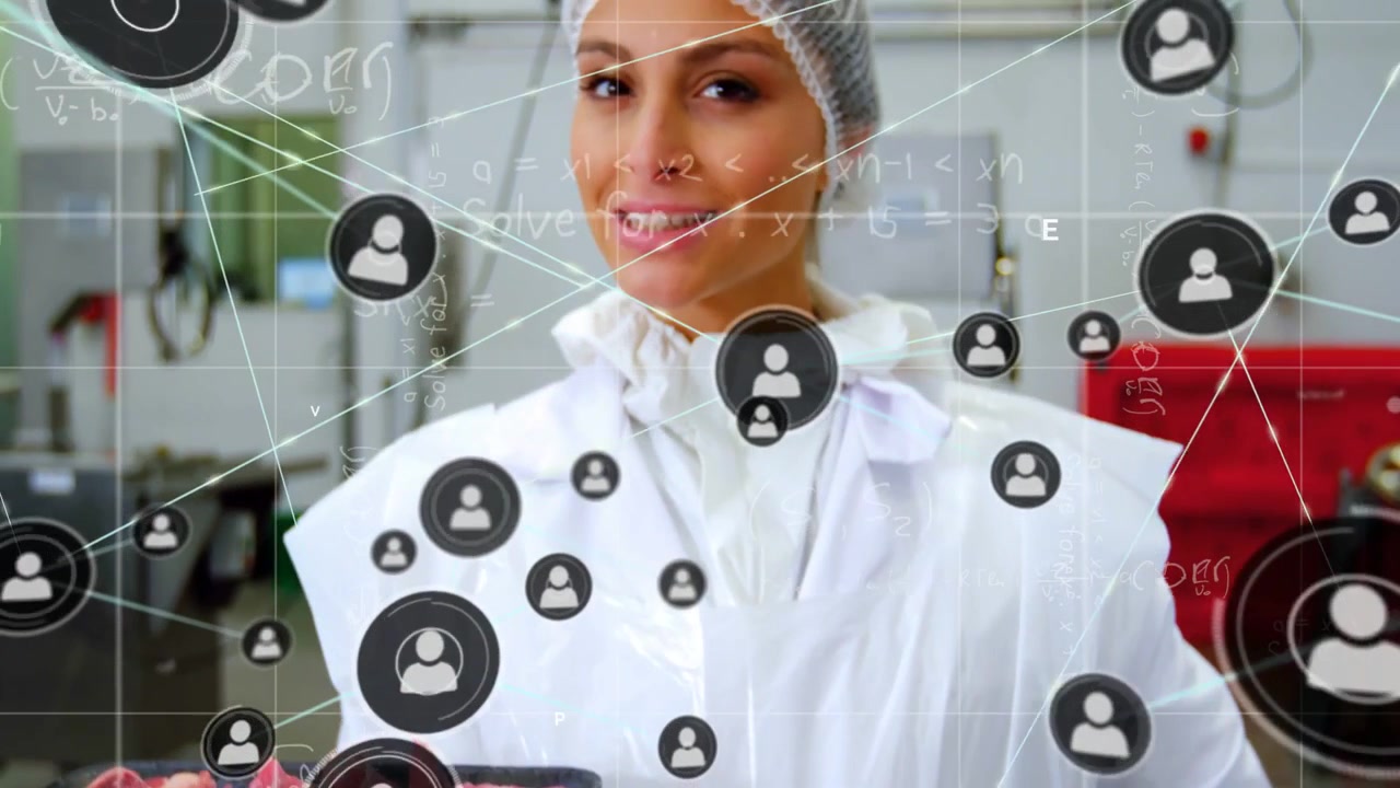 Icona di dati che appare, lavoratore che tiene un vassoio di carne cruda, icone che si raggruppano e si diffondono, mostrando dati sulla sicurezza.