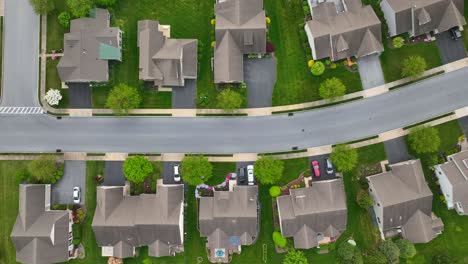 Aerial-top-view-of-single-family-homes-in-quaint-american-neighborhood