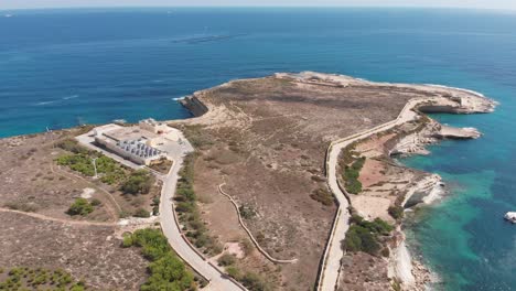 동부 몰타, marsaxlokk 지역, il-hofra l-kbira bay의 공중 드론 비디오