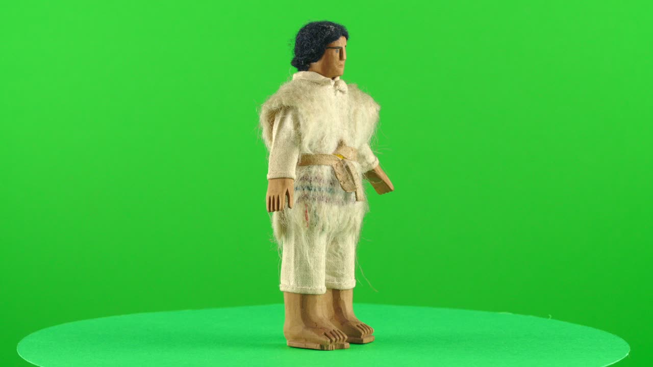 남자 치후아와 타라후마라 오토미 전통적인 손으로 만든 수공예 인형 장난감 라틴 멕시코 멕시코에서 녹색 스크린을 가진 회전 테이블에서 배경 제거 3d
