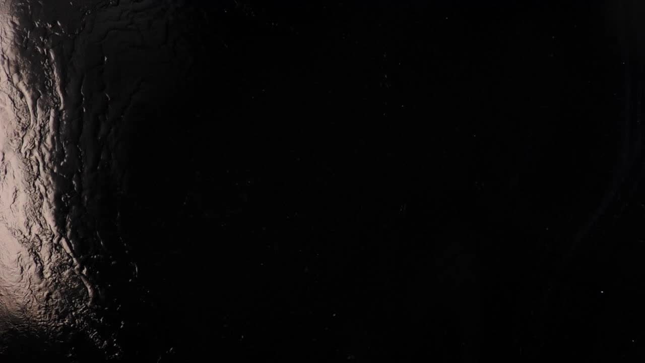 el sol del planeta gleot resaltó los bordes de su ondulante superficie fundida