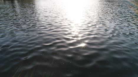 puesta de sol en el agua vista aérea