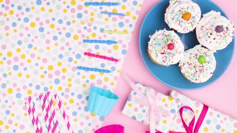 movimiento de pasteles y accesorios para la fiesta de cumpleaños. detener el movimientomovimiento de tortillas y accesorios para la fiesta de aniversario.