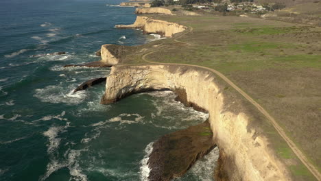 California-coast-in-Davenport,-California