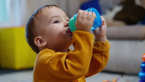 baby drinking from sippy cup