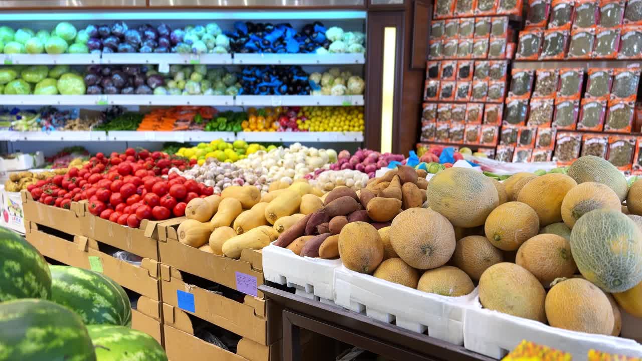 Bright 4K footage of a grocery market showcasing fresh produce, fruits, vegetables, and spices in a colorful, organized display. Ideal for retail, food, health, or lifestyle projects.