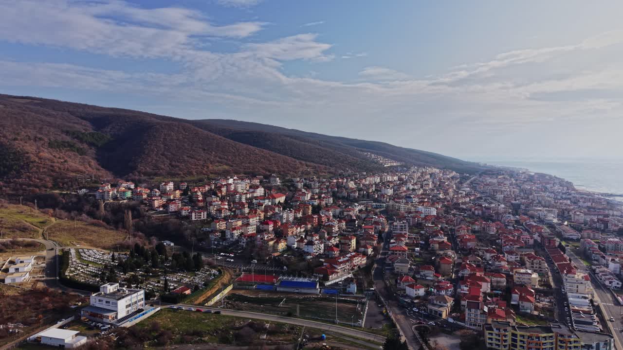 Vista di Nesebar, Bulgaria, con città e paesaggio costiero