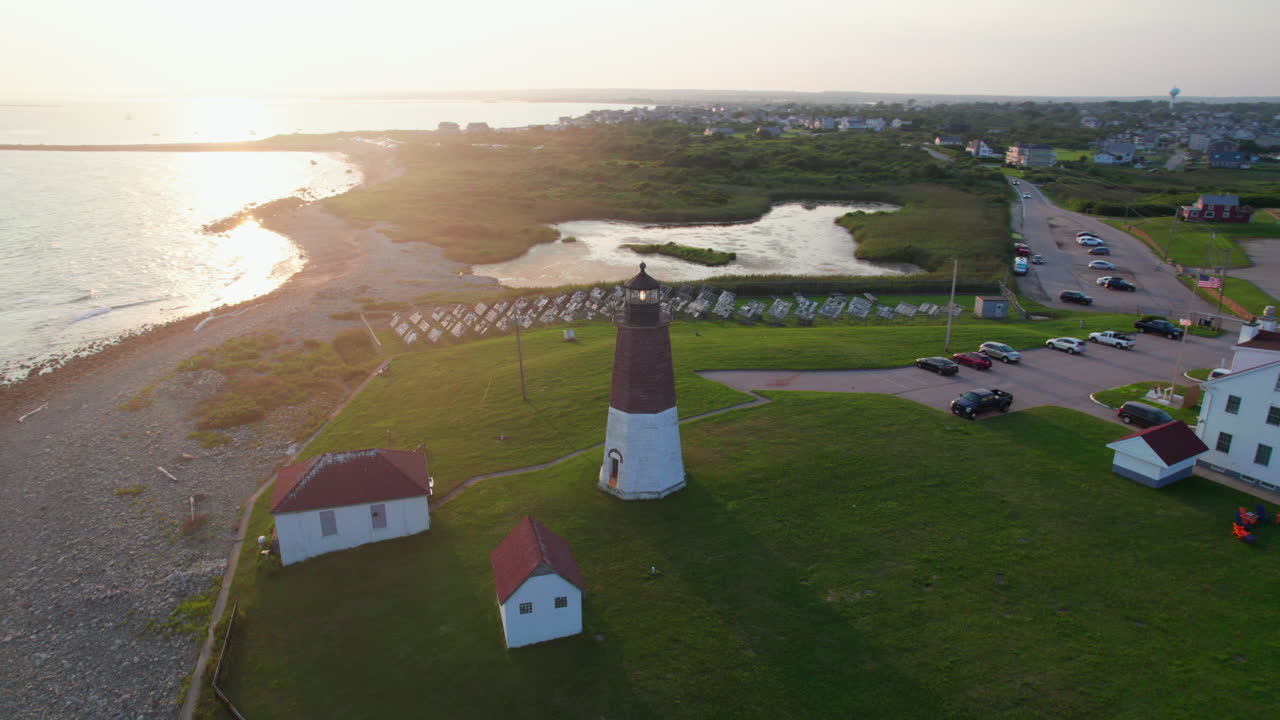Riprese drone del Faro di Point Judith sulla Baia di Narragansett, Rhode Island