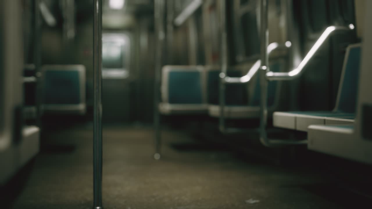 코로나바이러스 코로나19 전염병으로 인해 미국의 지하철 차량이 비어 있습니다.