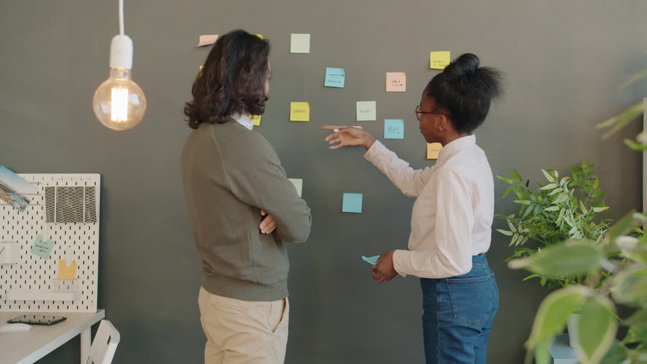 sesión de lluvia de ideas del equipo de negocios